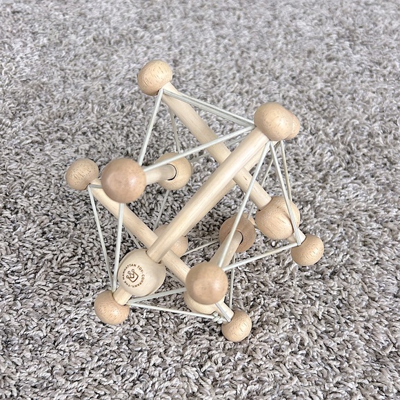 ♥️Manhattan Toy Skwish Natural Wooden Rattle and Teether Grasping Activity Toy - Picture 1 of 4
